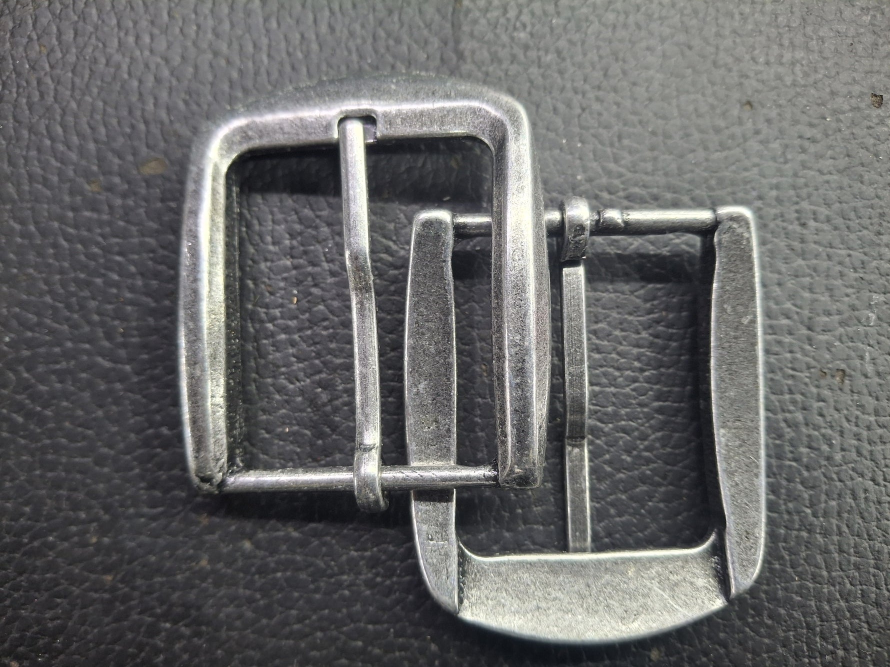 Buckle 40mm antique silver saddle creek