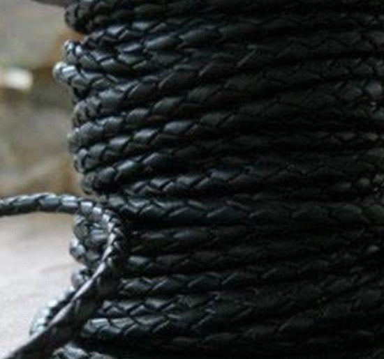 Thonging leather braided black 2mm per meter