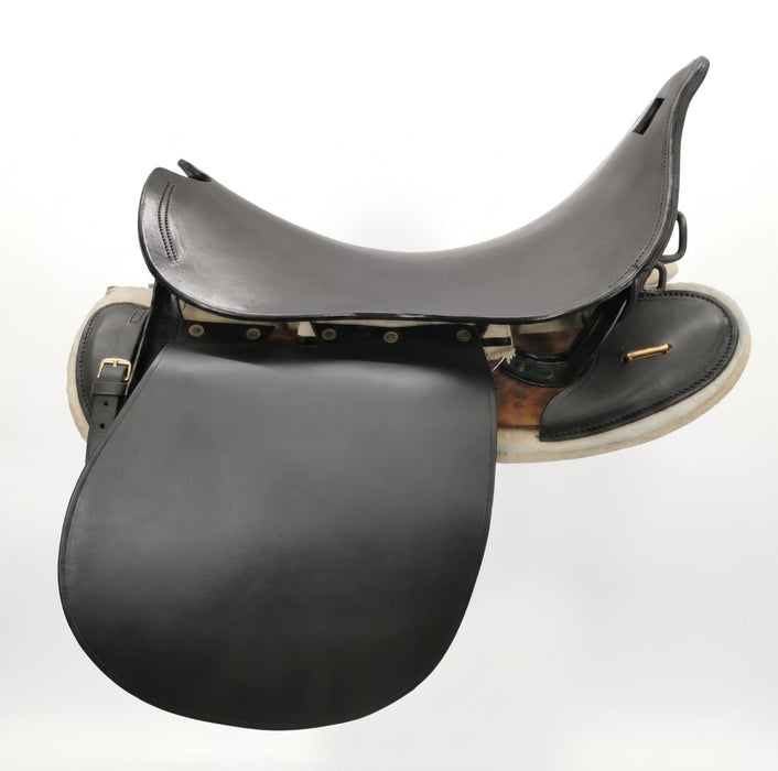 Saddle military with suede cushion