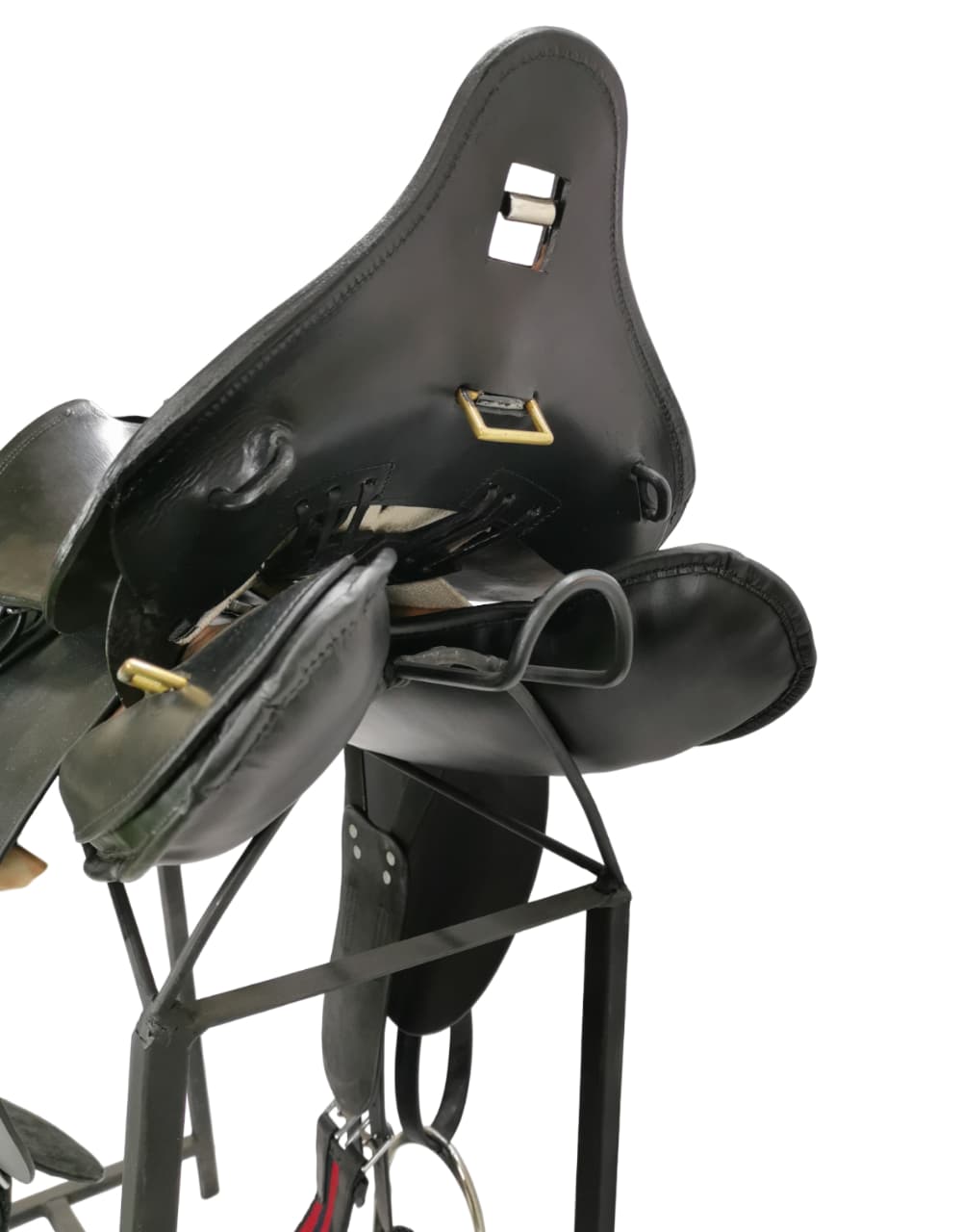 Saddle military with suede cushion