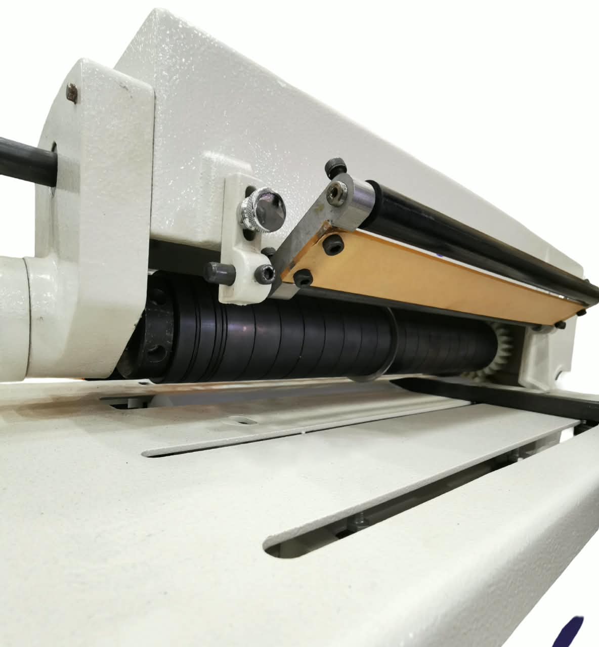 STRAP CUTTER MACHINE