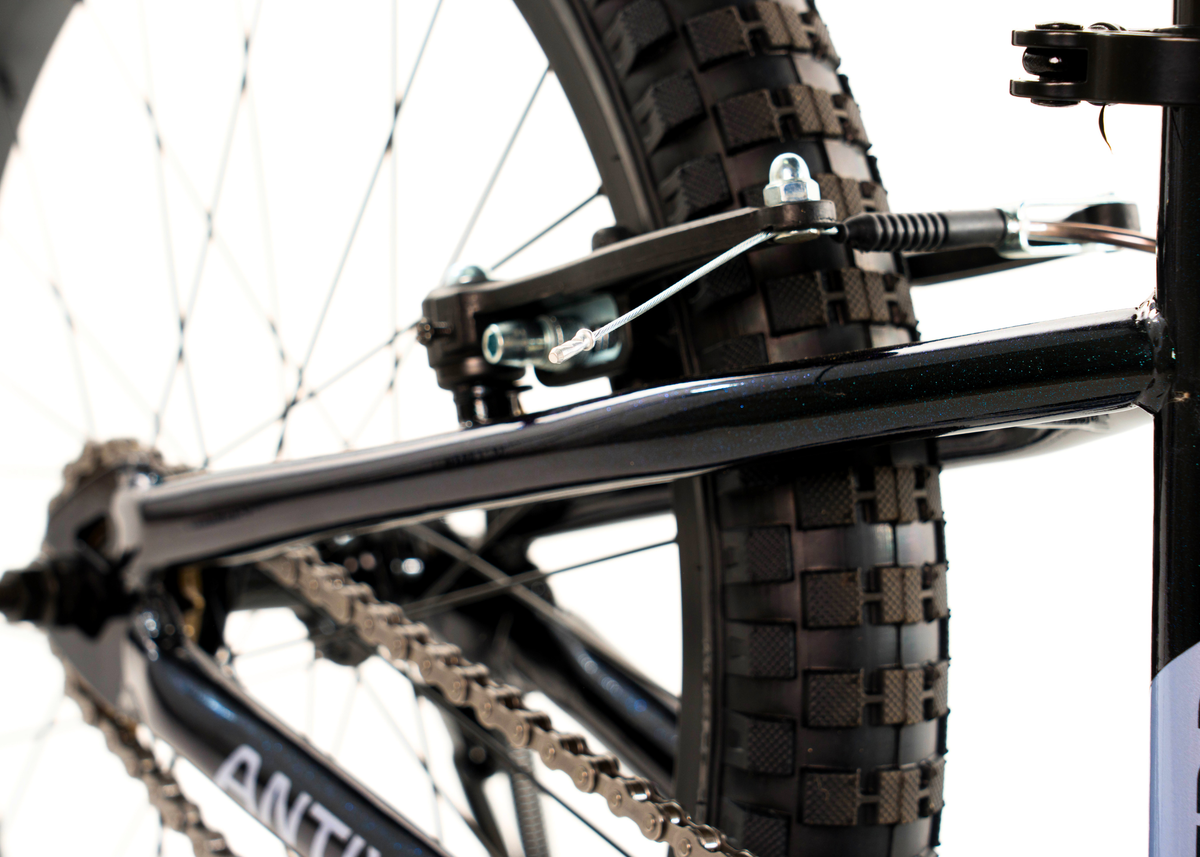 AVALANCHE ANTIX 20" BOYS SILVER/BLACK BLUE. Size: 20".
