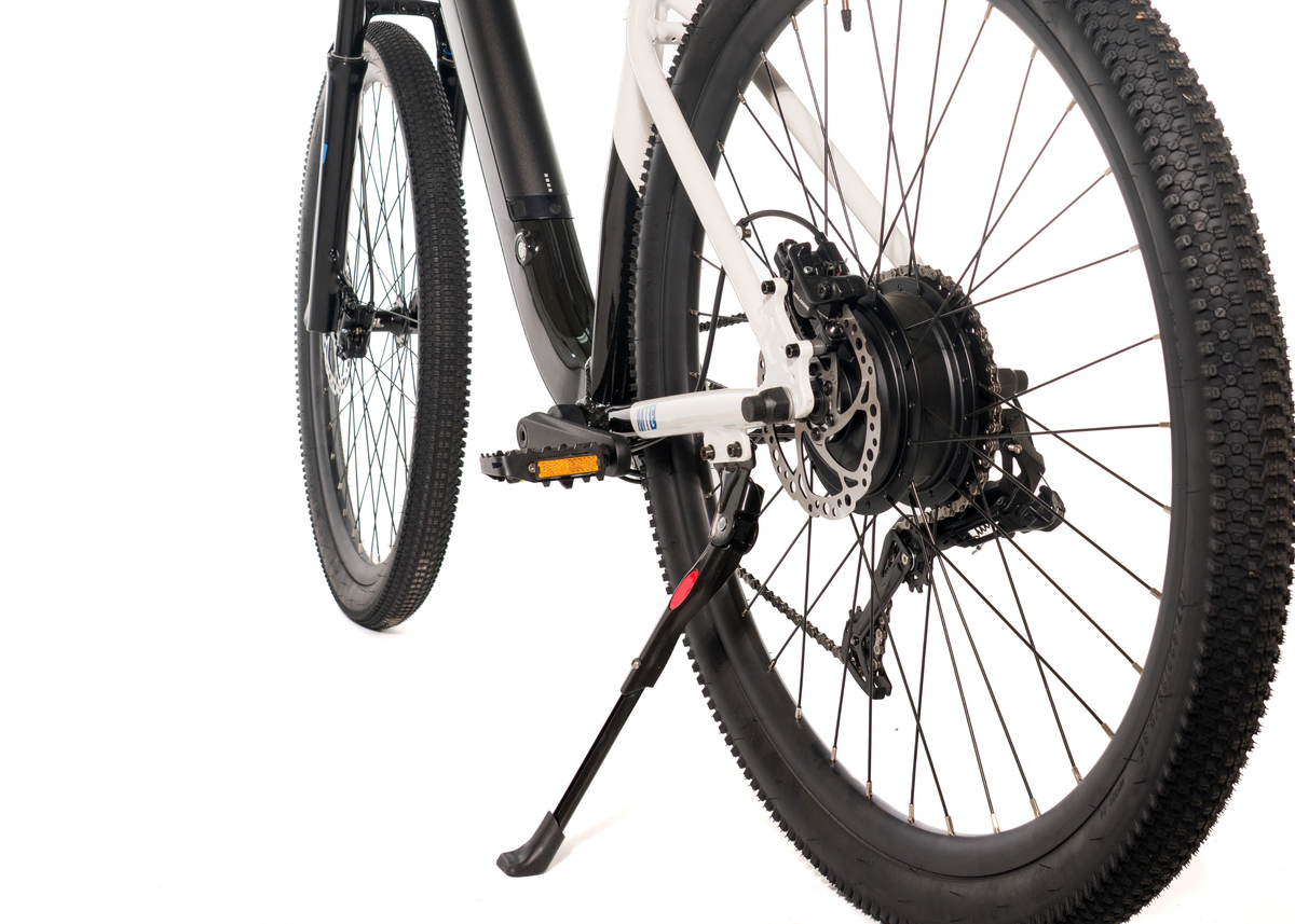 Avalanche MTE E-Bike White/Black/Blue — full-size ERPLY original