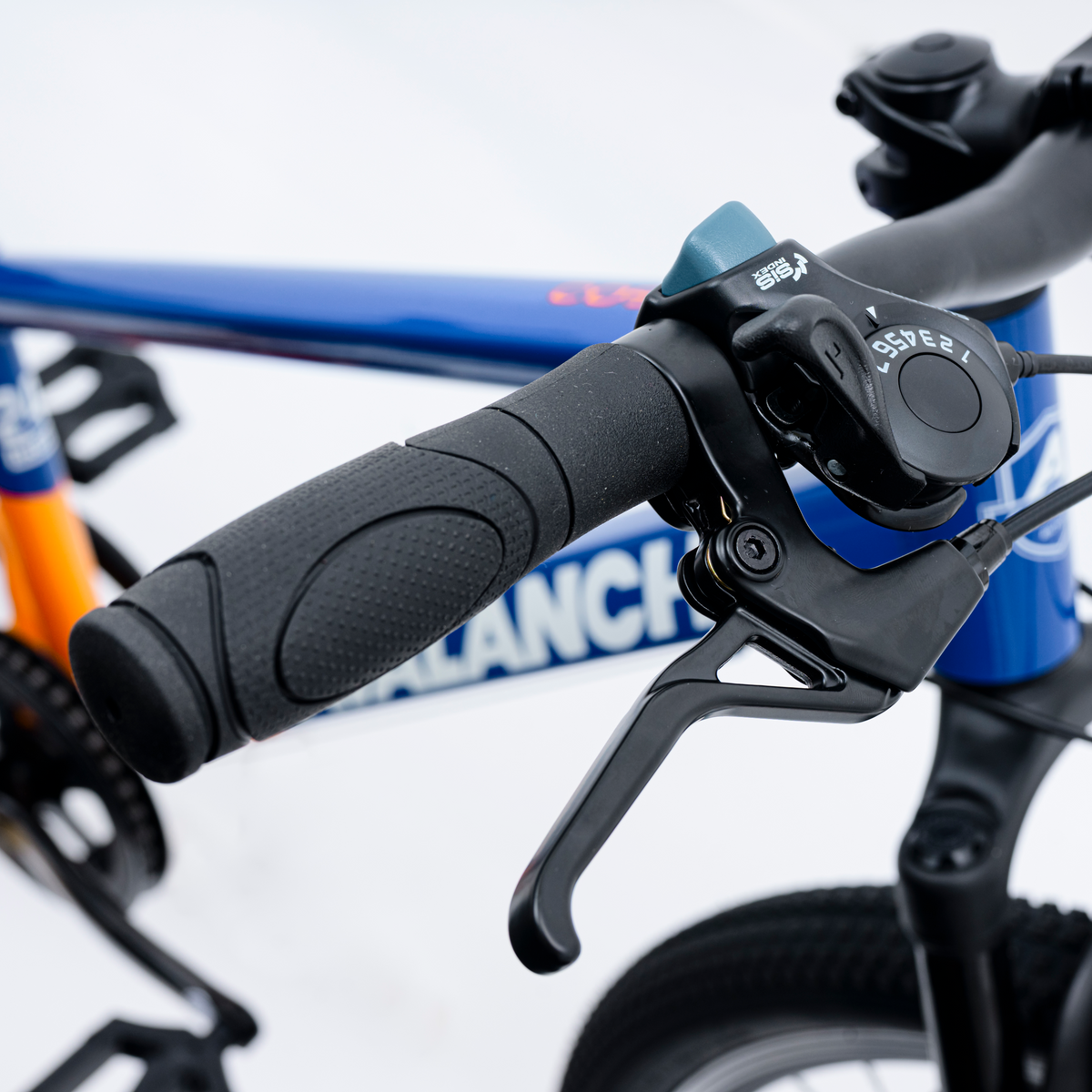 Avalanche Cosmic 24"  Boys Blue/Orange