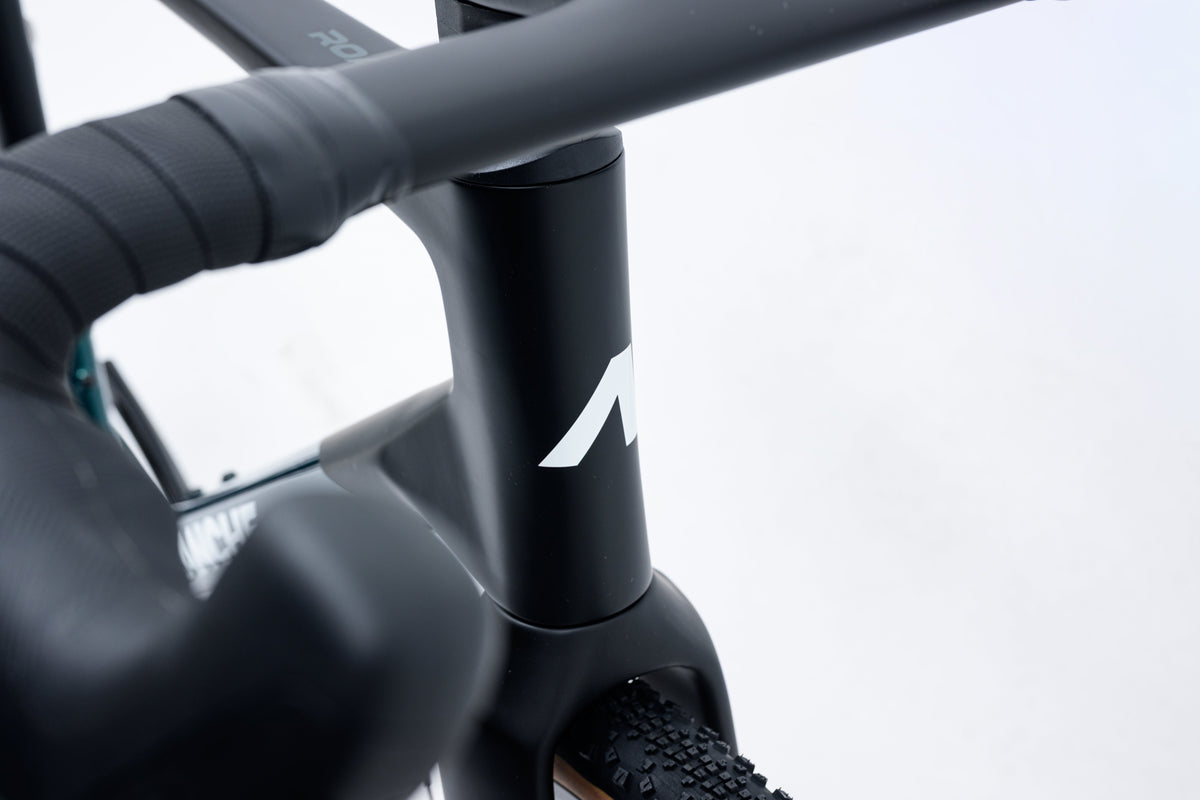 Avalanche ROAM CARBON GRAVEL BIKE BLK/ GREEN