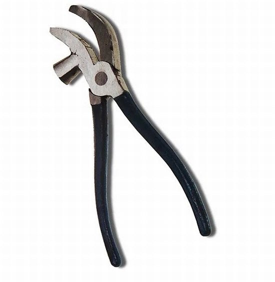 Lasting plier with hammer head
